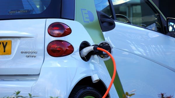 Temps moyen de recharge d'un véhicule électrique : guide complet